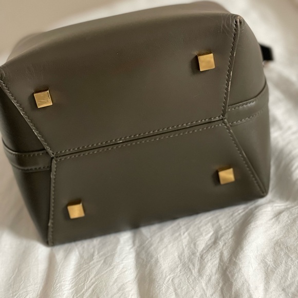 Saint Laurent Le small leather bucket bag - Picture 8 of 16